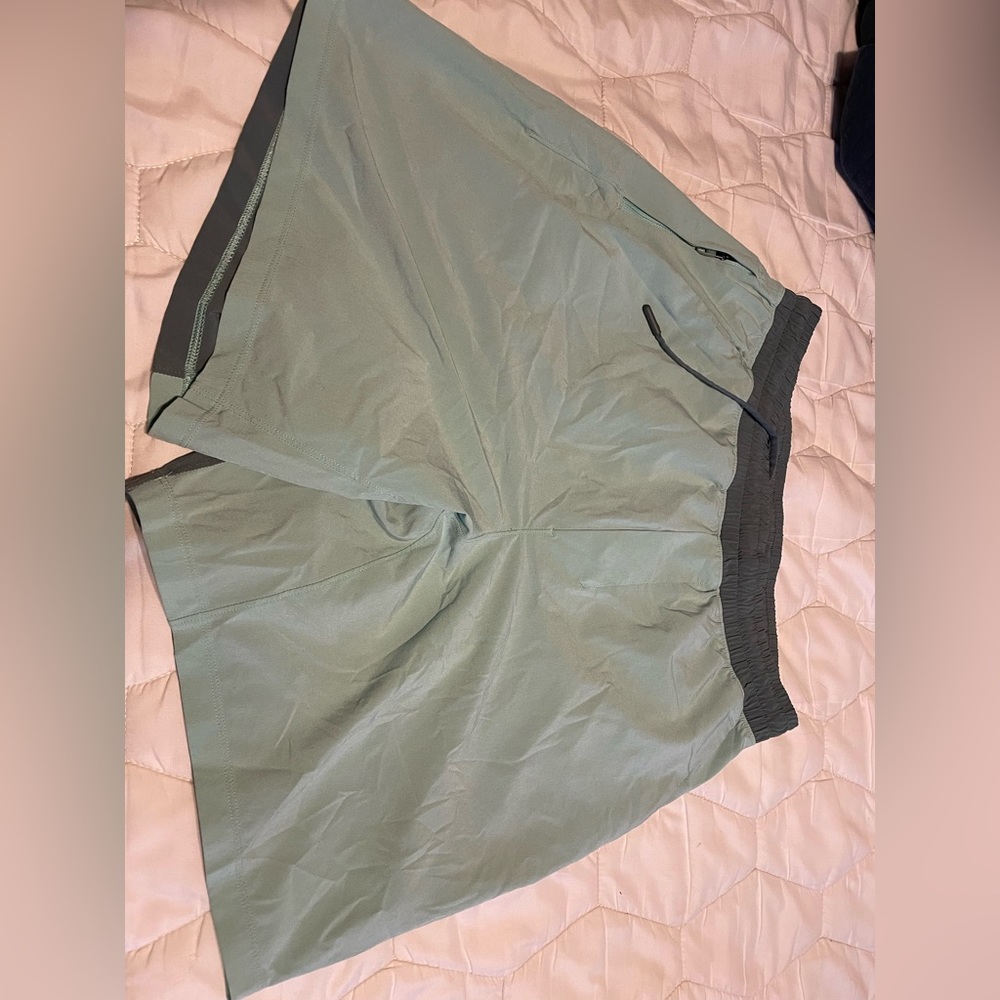 Lulu pace breaker short size M